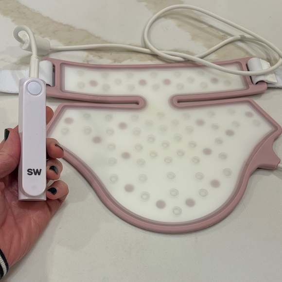 Solawave Pink LED Face Mask - Picture 4 of 5